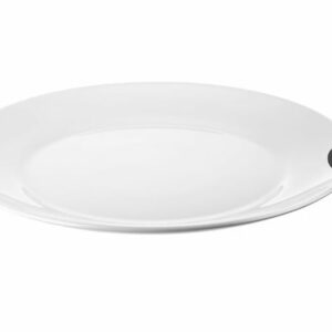 L'assiette GRANDE ASSIETTE BLANCHE 25 cm est une assiette en céramique blanche, ronde et simple, présentée sur un fond blanc dans une perspective légèrement inclinée.
